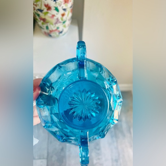 Vintage Anchor Hocking turquoise glass candy bowl, but dish, trinket dish. - Picture 3 of 5